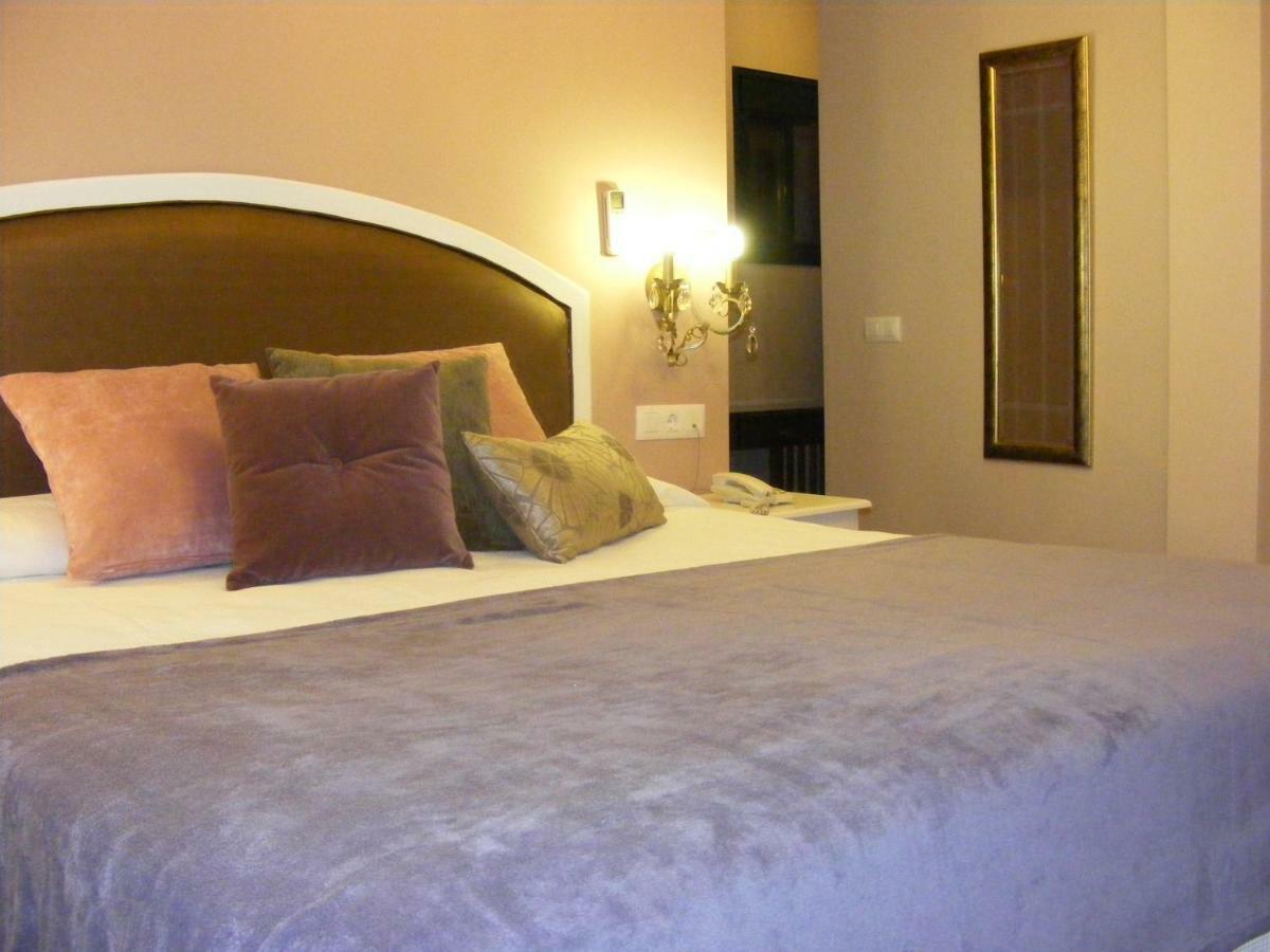 Hotel Sindhura Vejer de la Frontera Bagian luar foto